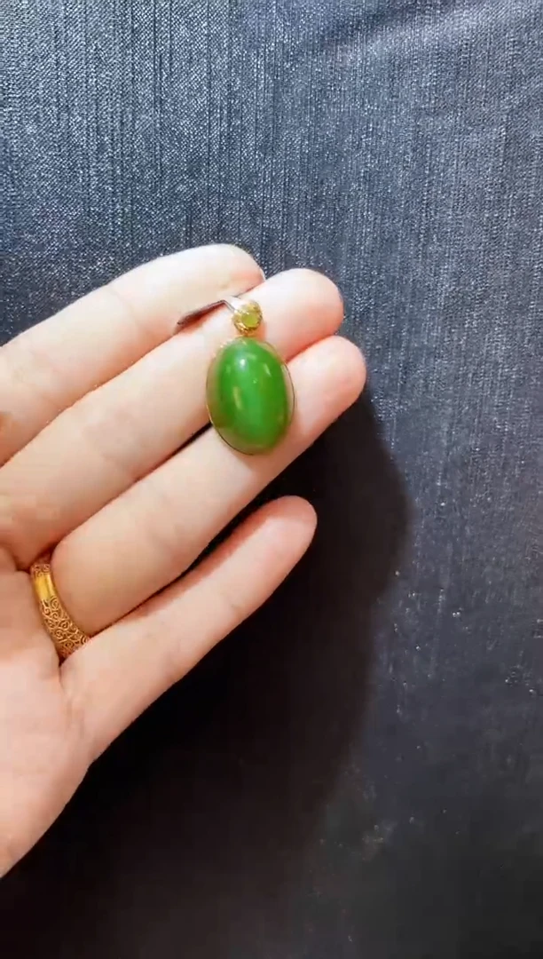 吊坠(赠链)18K金镶嵌和田玉多样性发一