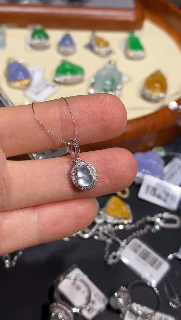 【闪购商品】翡翠吊坠(不含链)18K金镶嵌吊坠