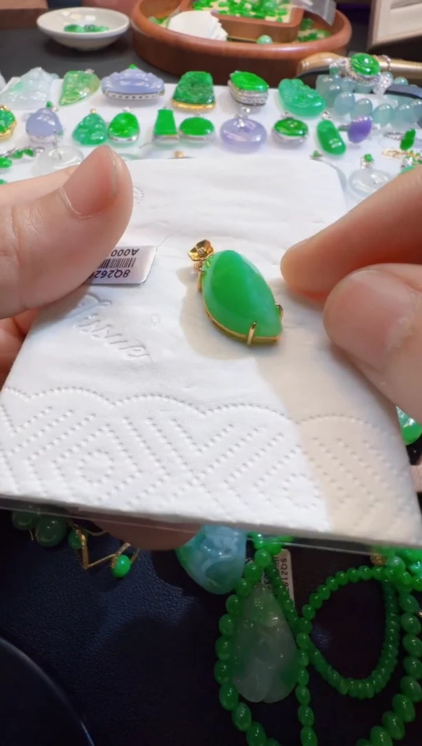 翡翠18K金镶嵌吊坠(不含链)随形