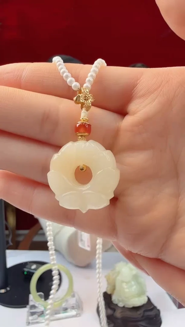 未镶嵌和田玉挂件闪购 新疆和田玉暖白宝祥花