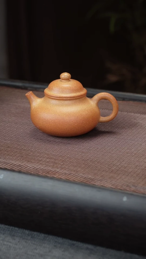 茶壶紫砂神*蛙封釉 黄段 容天壶 100CC