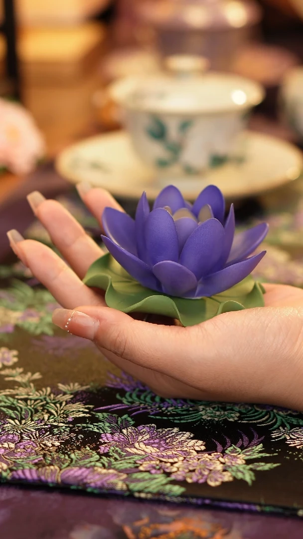 蓝莲花香插·········