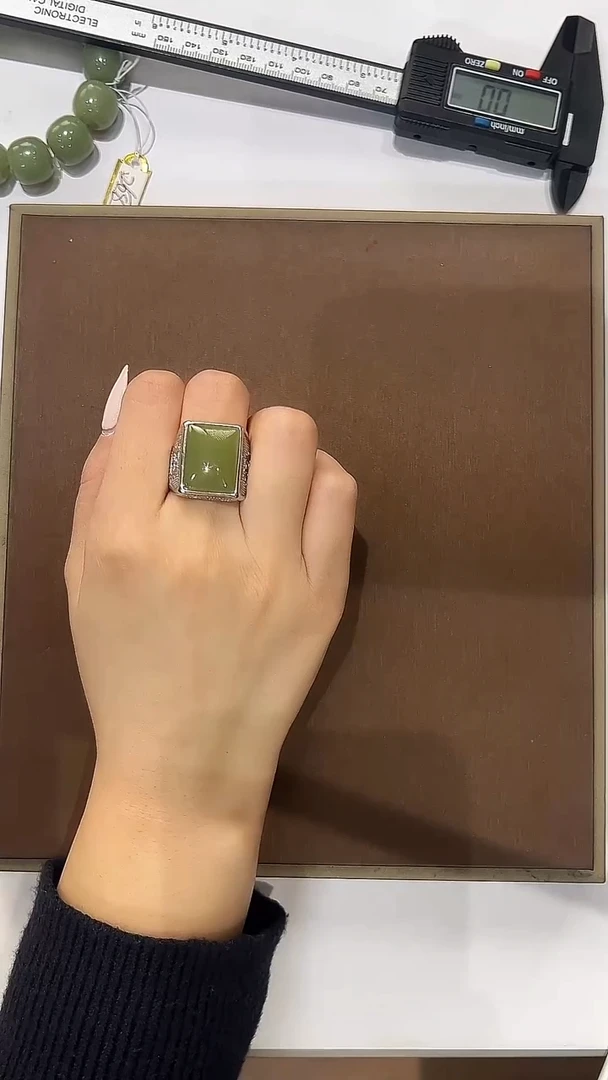 未镶嵌戒指和田玉戒指