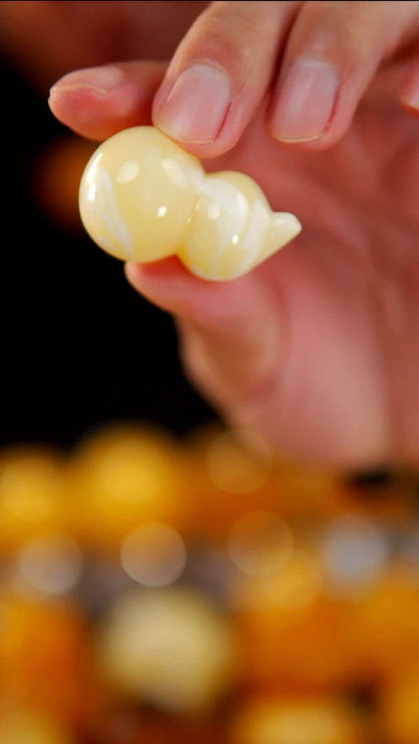 裸石琥珀未镶嵌焦皮料瓷白葫芦12.7