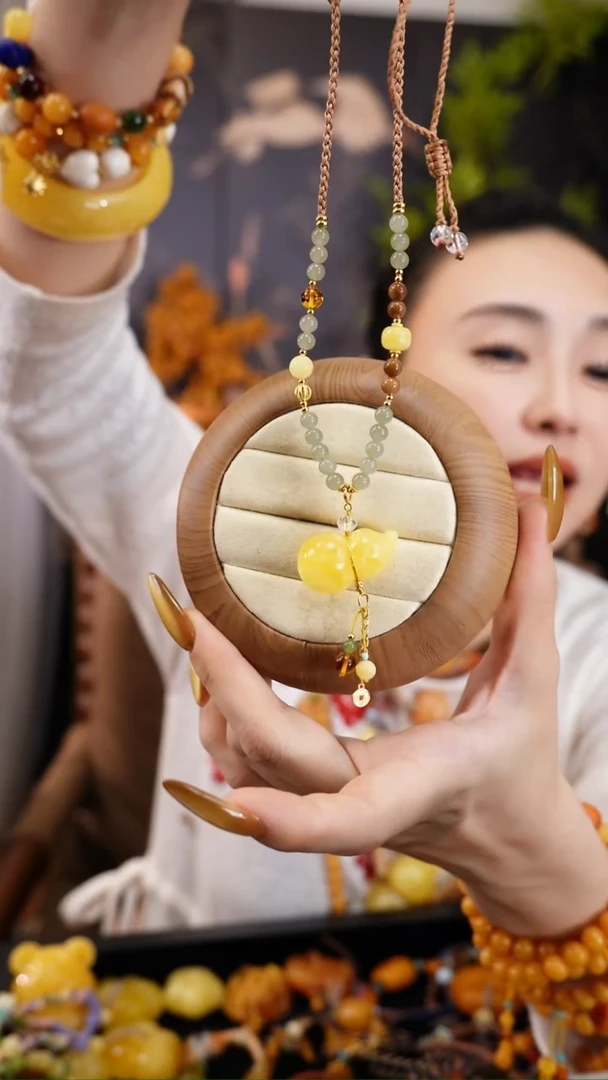 琥珀颈饰未镶嵌颈饰