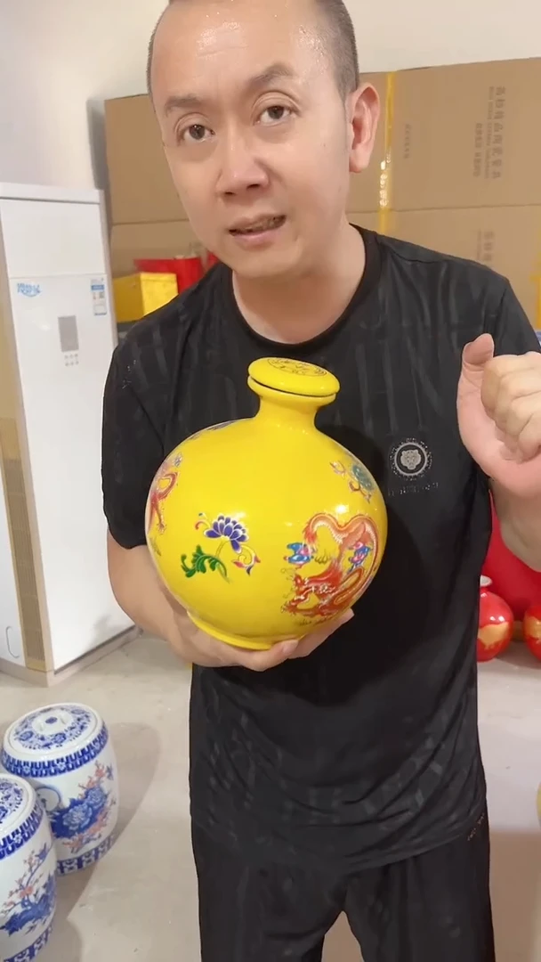 摆件景德镇黄色陶瓷酒瓶