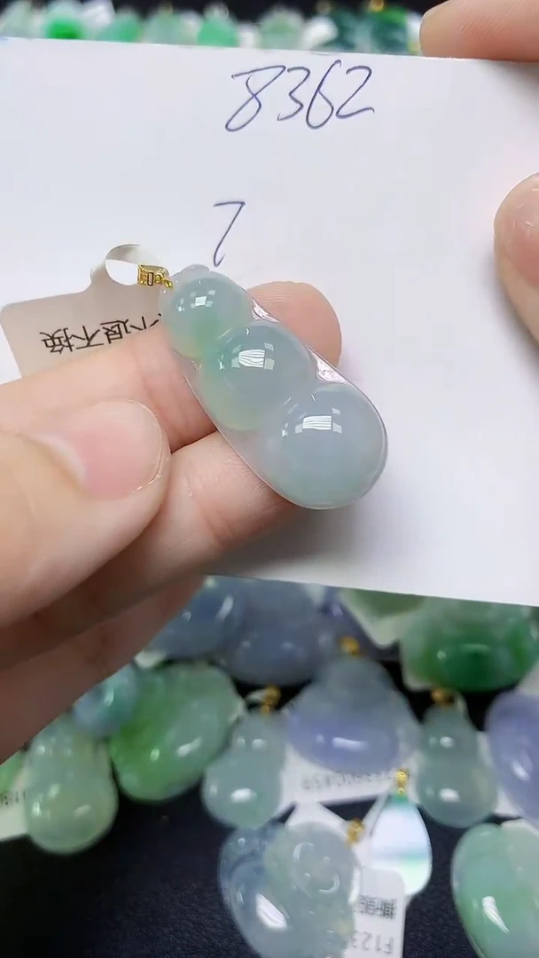 翡翠18K金镶嵌颈饰天然缅甸翡翠A货