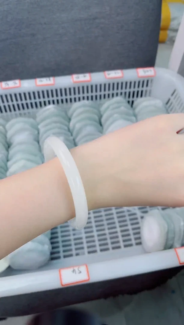 未镶嵌手镯石英质玉7-58.8