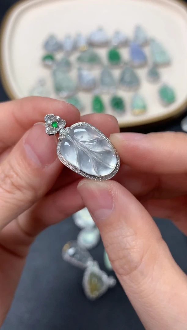 【闪购商品】翡翠吊坠(不含链)18K金镶嵌6800