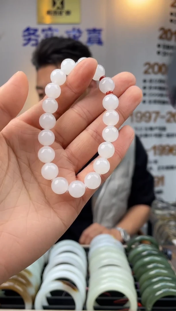 未镶嵌手链和田玉白胶猫卡10mm手串一条