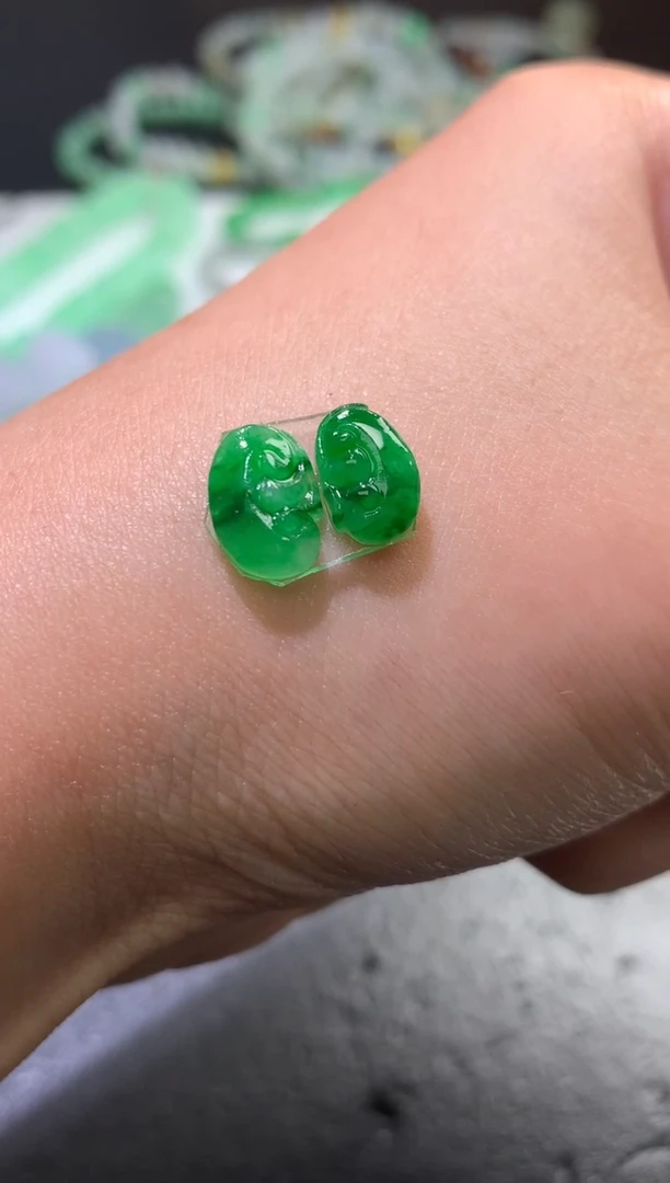 未镶嵌定制翡翠毛货 10.7-7-3.5