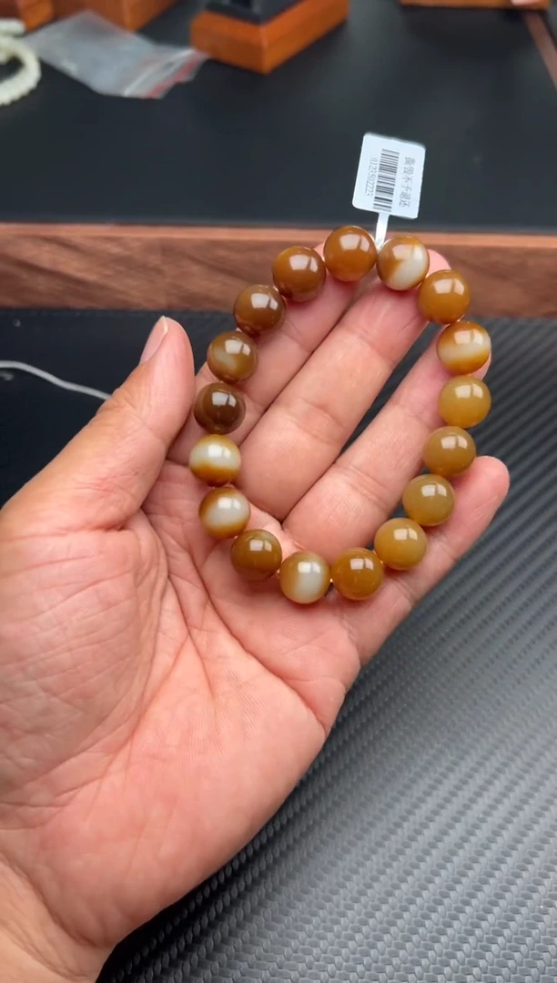 手串未镶嵌和田玉若羌微色差卡12J