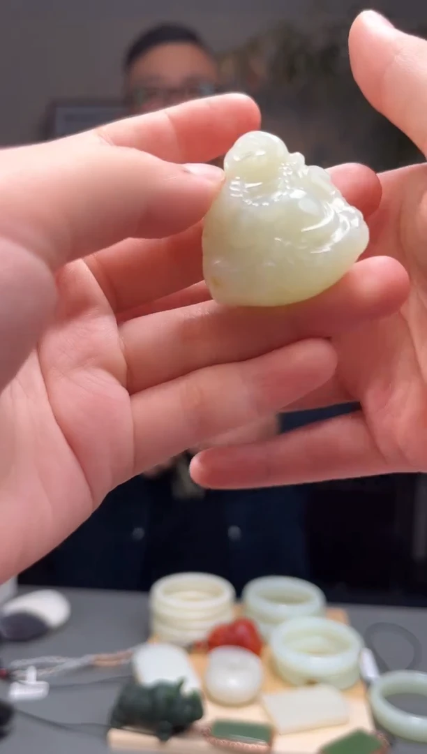 颈饰未镶嵌和田玉吊坠