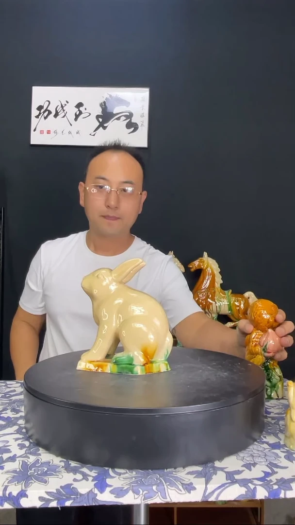 陶瓷小玉兔高17cm