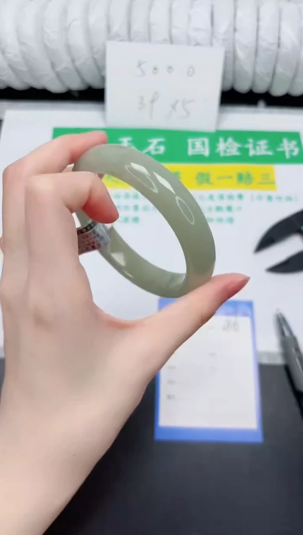 未镶嵌手镯石英质玉46-61.5DKDK