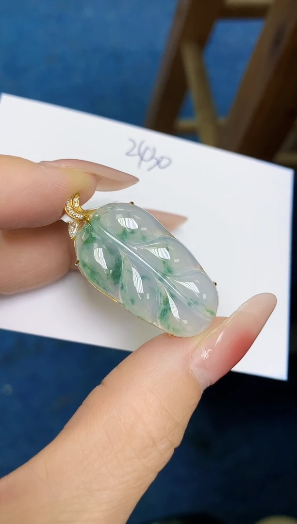 翡翠18K金镶嵌颈饰 天然缅甸翡翠A货