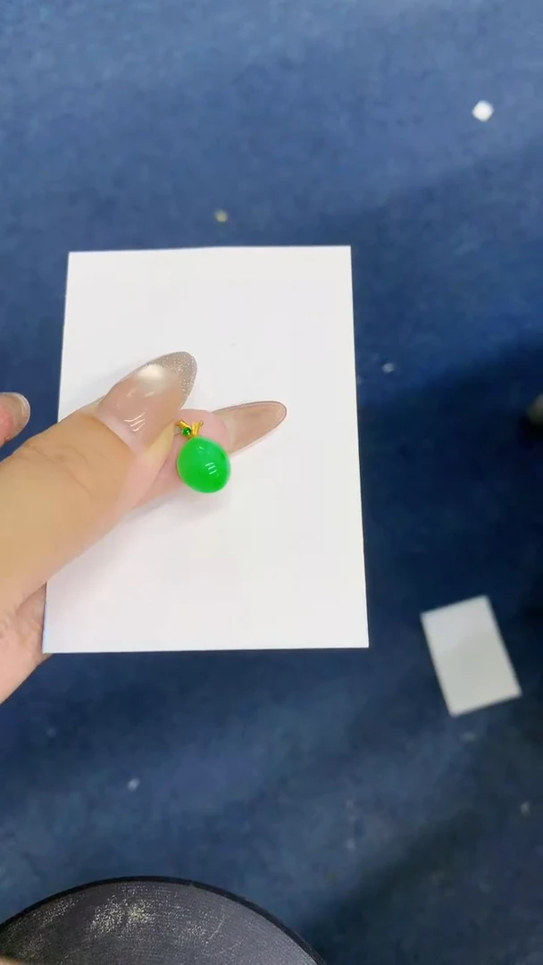 颈饰18K金镶嵌翡翠1