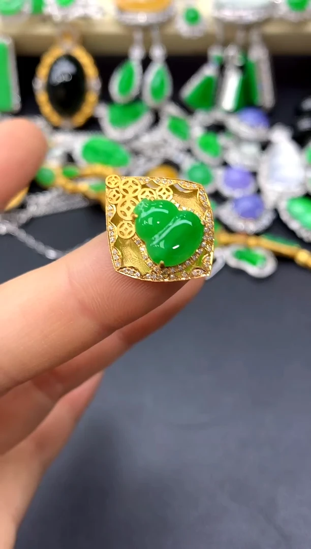 颈饰18K金镶嵌翡翠133-中国好珍宝