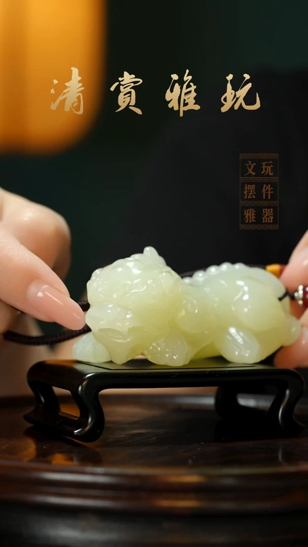 玉《吞金貔貅》手把件摆件