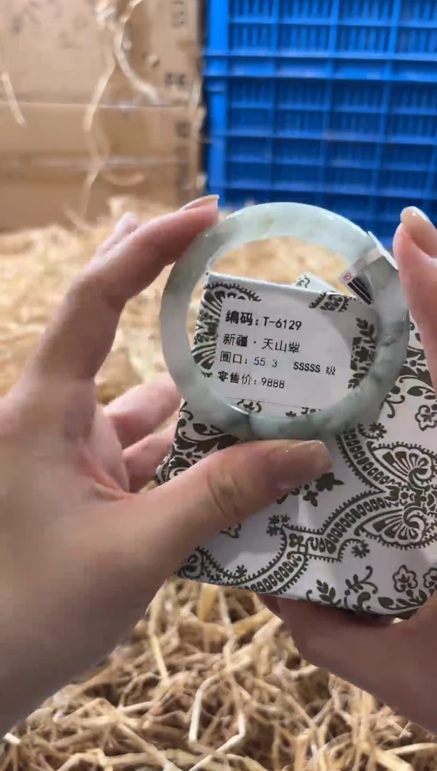 未镶嵌手镯石英质玉T-6129