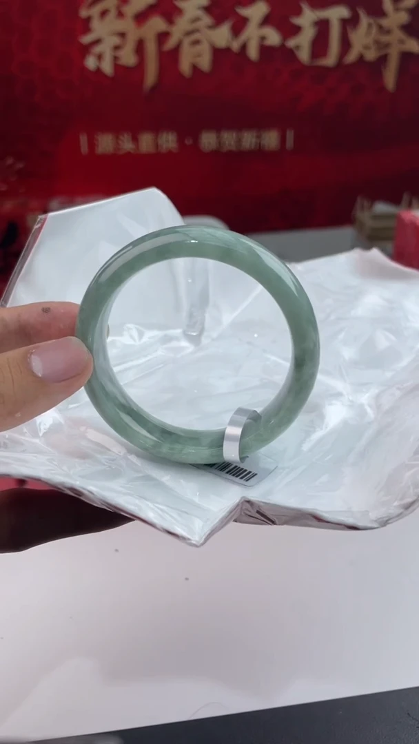 【闪购商品】翡翠手镯未镶嵌1翡翠手镯（微瑕）