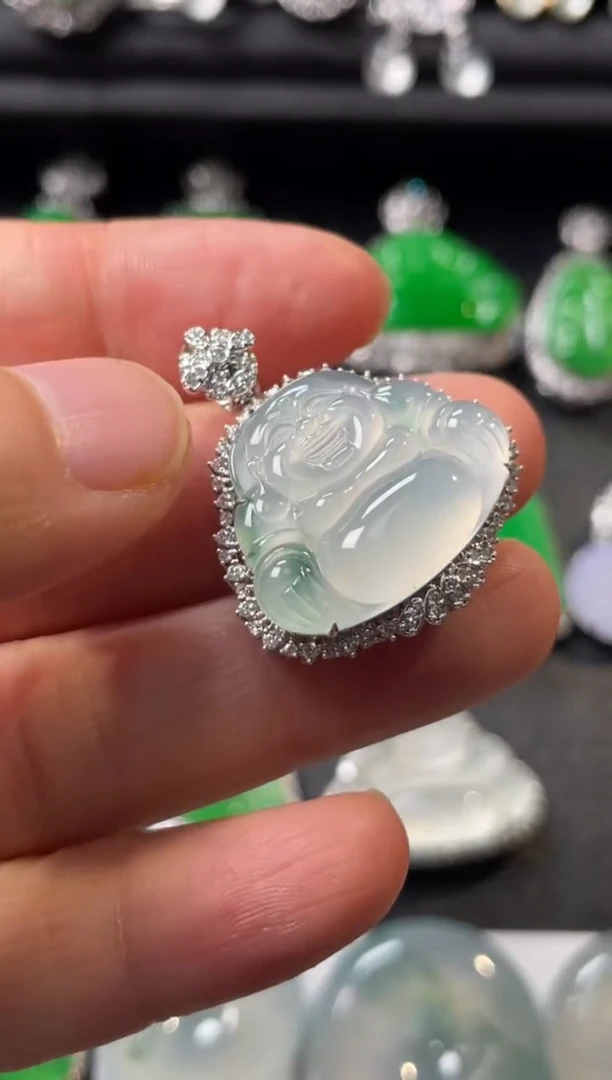 翡翠18K金镶嵌颈饰缅甸翡翠钻石镶嵌佛公