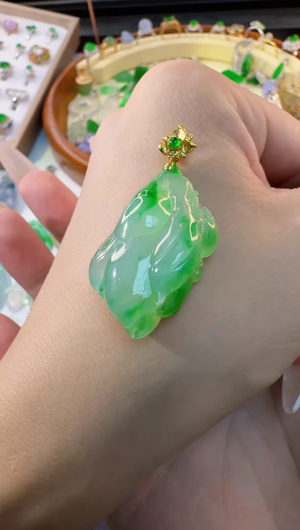 翡翠18K金镶嵌吊坠(不含链)天***上天然缅甸A货翡翠