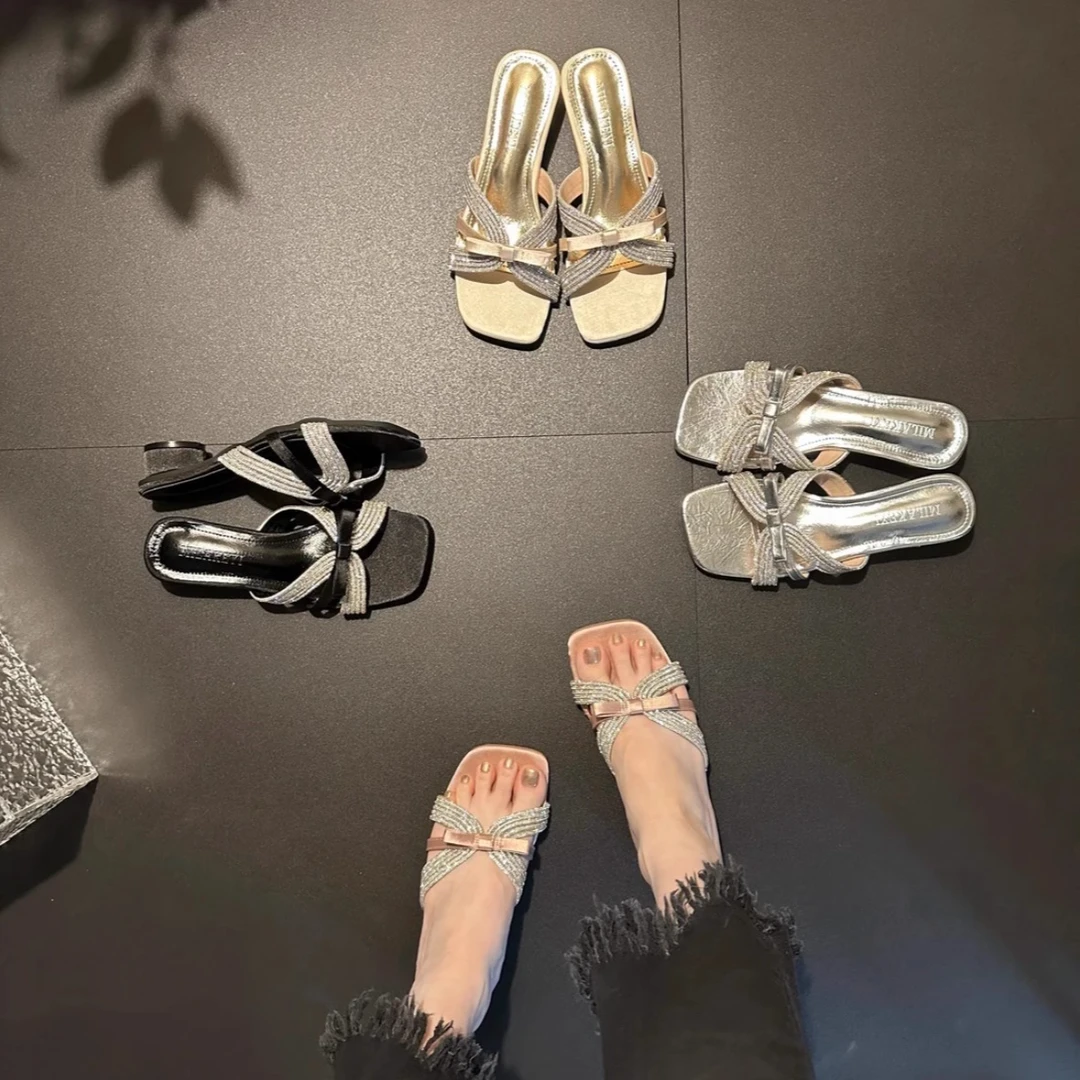 2025年春夏新款休闲风百搭时尚气质网红爆款软底外穿凉拖一字拖