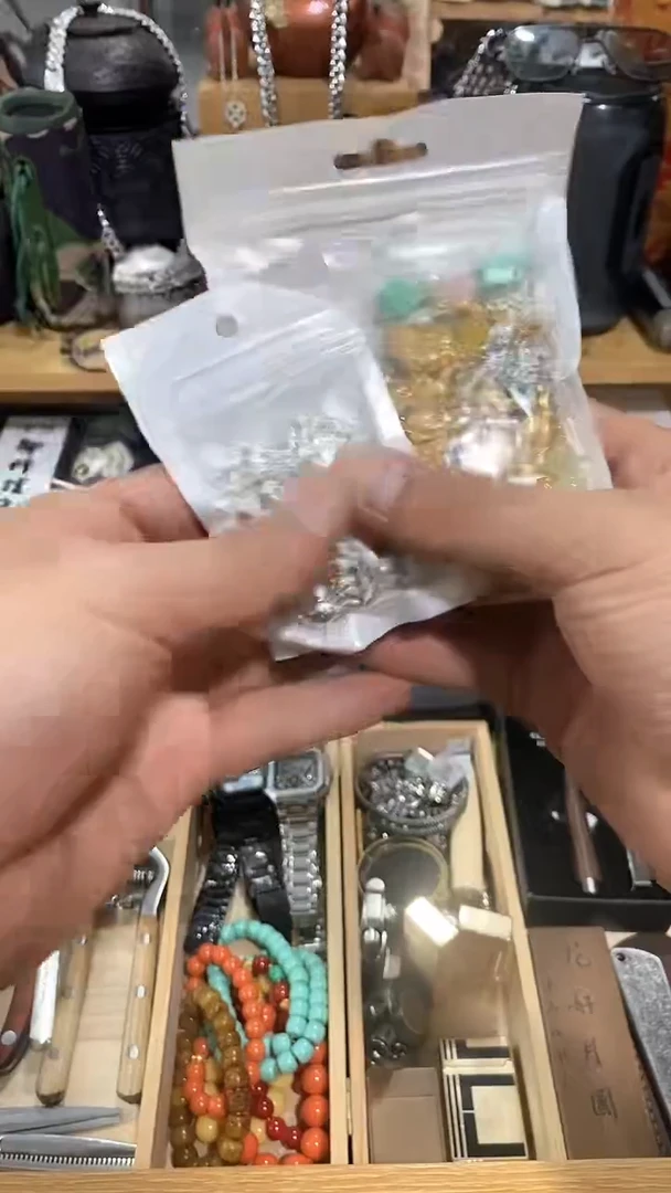 瓷片闪购商品  如图所示