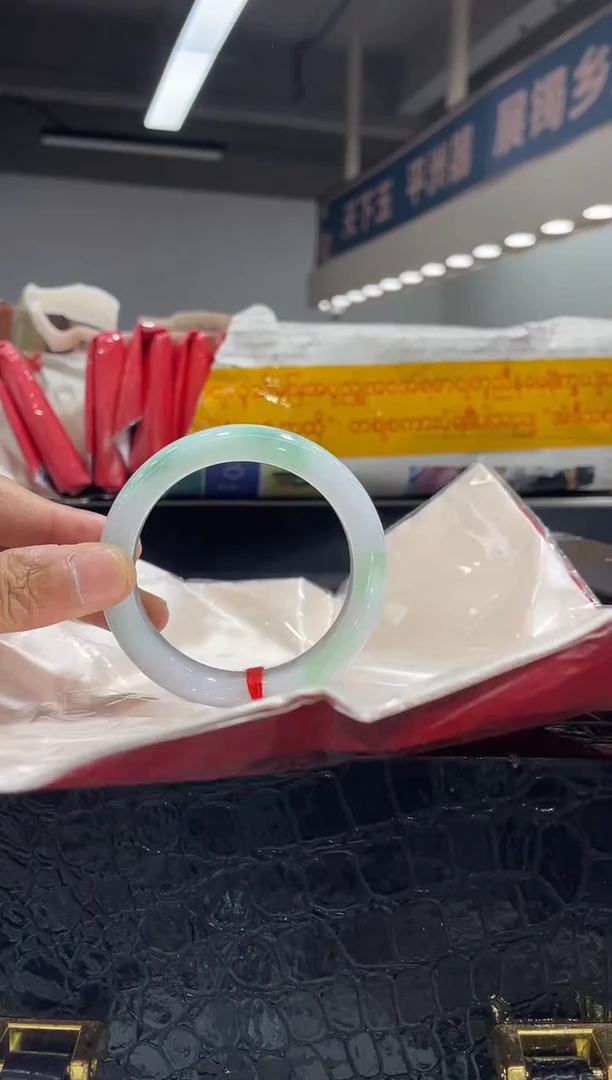 未镶嵌手镯翡翠5