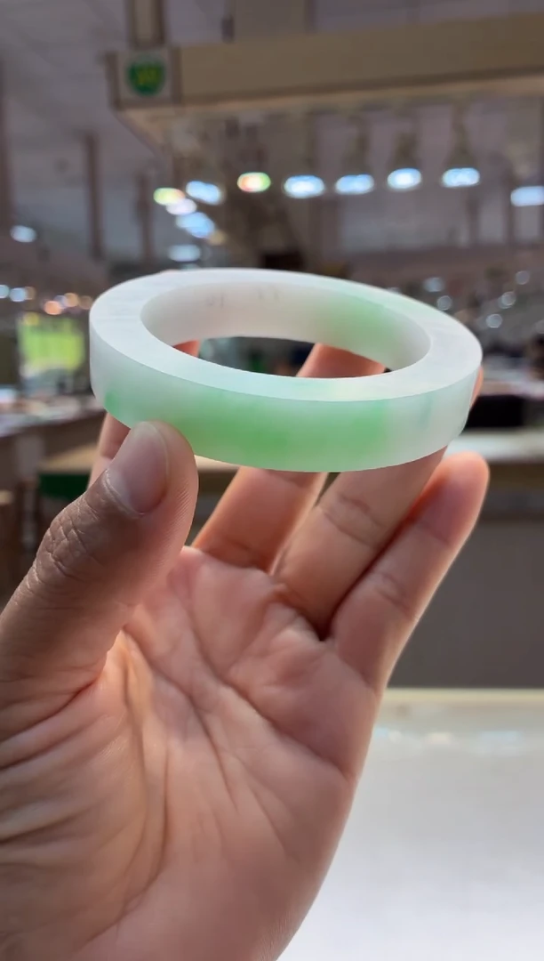 未镶嵌手镯定制翡翠54-58参考价中万定金一万