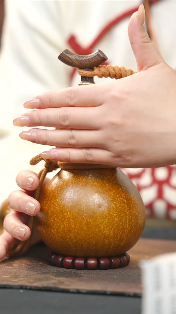 【闪购商品】RN103咖色小容量酒葫芦随缘发