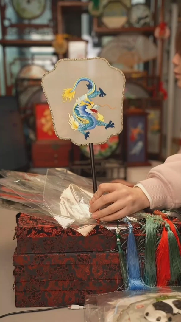 扇子折扇 苏绣绣花吊坠非遗