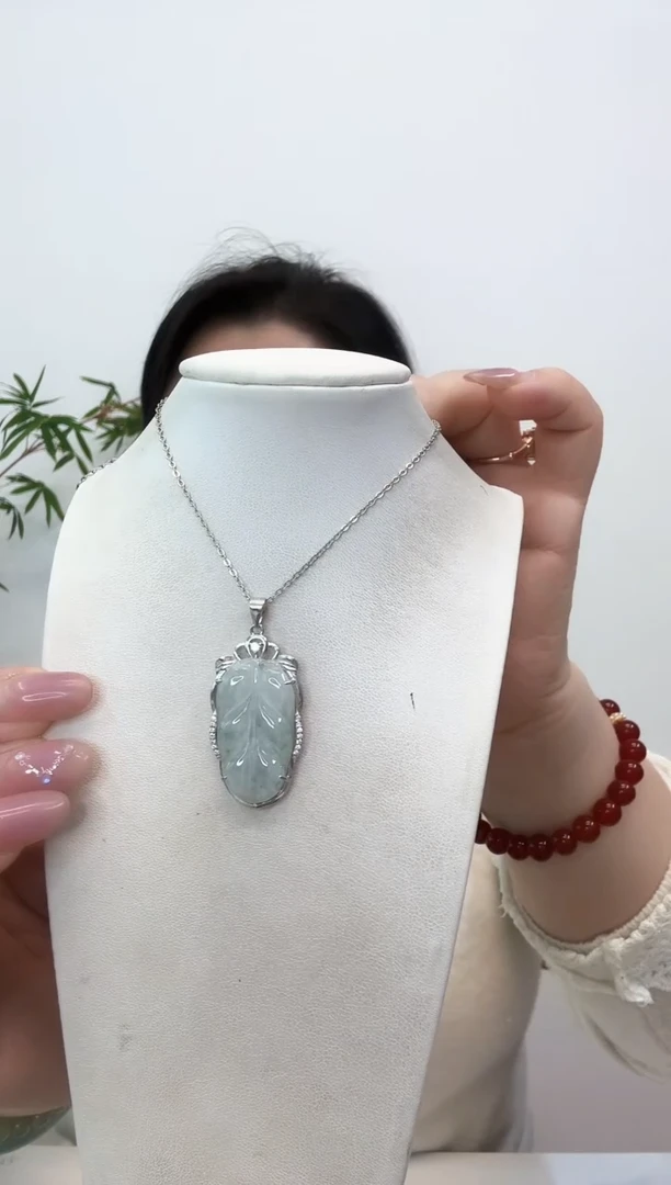 【闪购商品】翡翠吊坠(赠链)银S925镶嵌小叶子