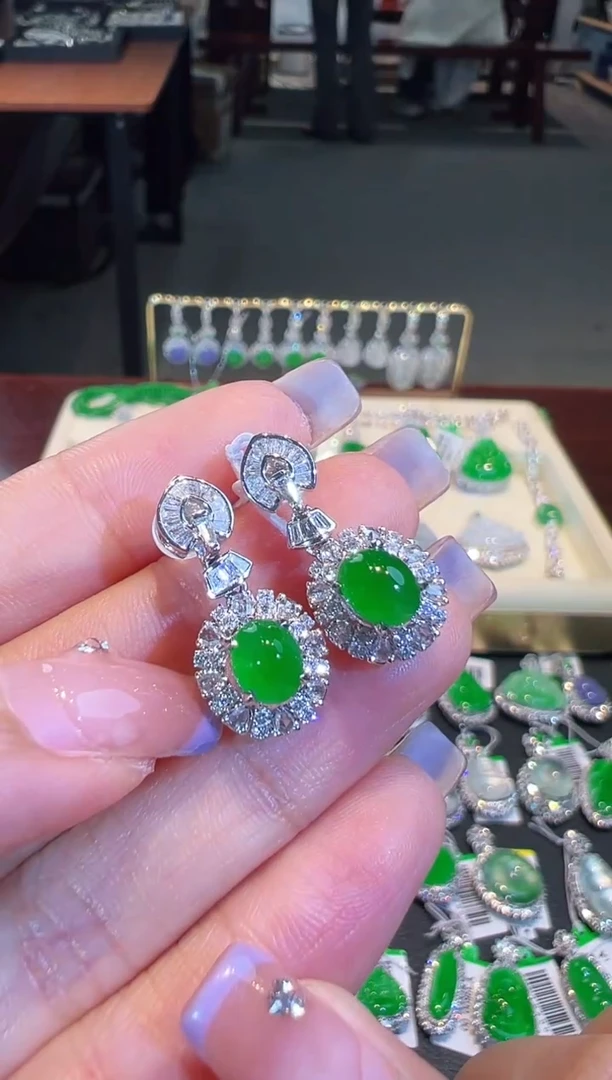 【闪购商品】翡翠耳饰18K金镶嵌翡翠