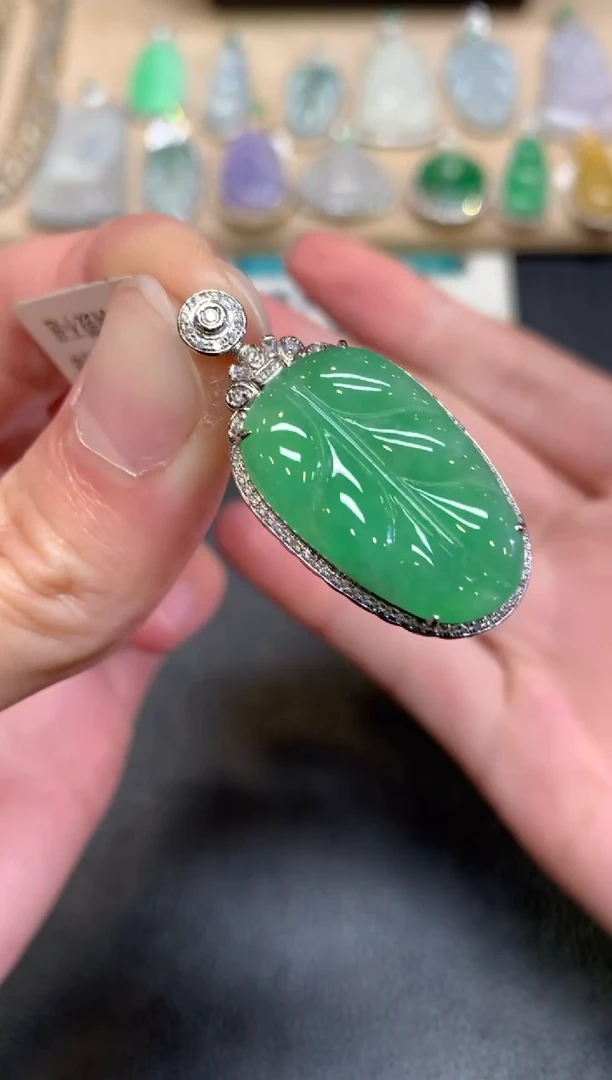 【闪购商品】翡翠颈饰18K金镶嵌叶子【无服务费】