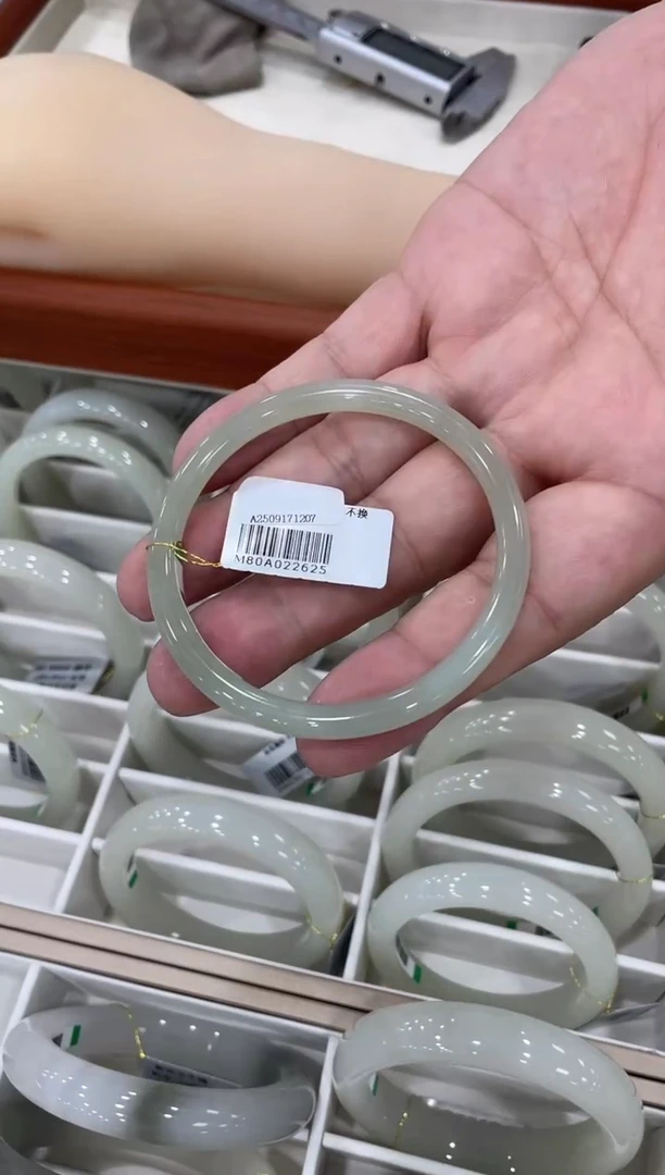 未镶嵌手镯和田玉57-59圈口 2625