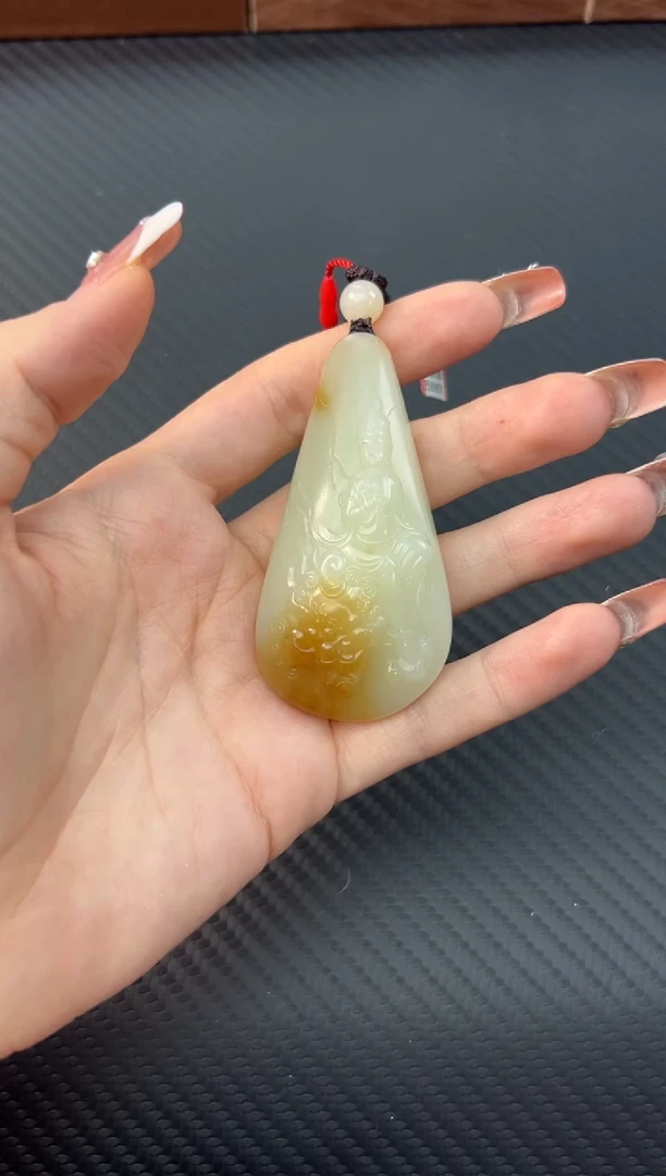 【闪购商品】和田玉吊坠(赠链)未镶嵌且末金山微色差吊坠