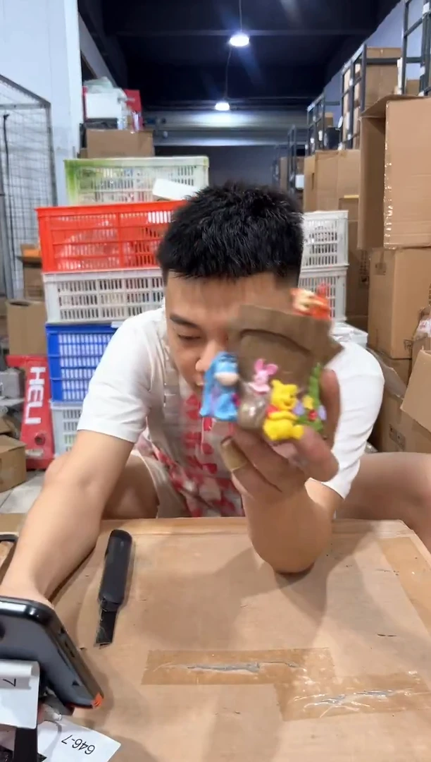 瓷片树脂维尼树桩笔筒
