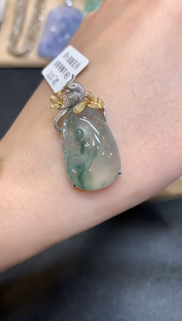 【闪购商品】翡翠颈饰18K金镶嵌如意【无服务费】