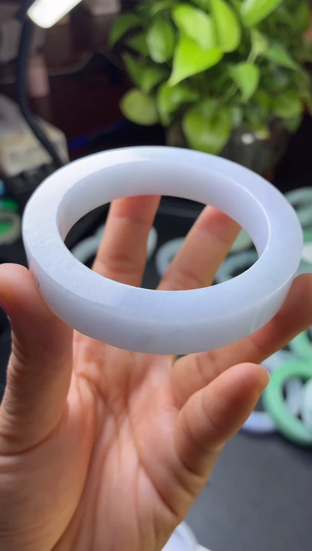 未镶嵌正圈定制翡翠?**?缅甸天然翡翠手镯定制