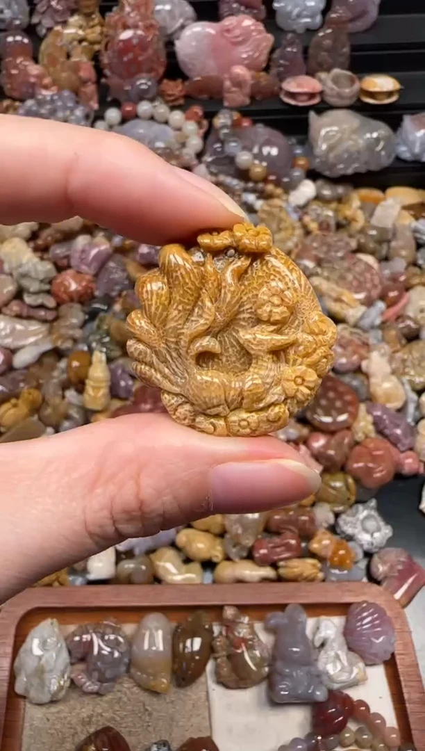 颈饰未镶嵌硅化珊瑚（珊瑚玉）150