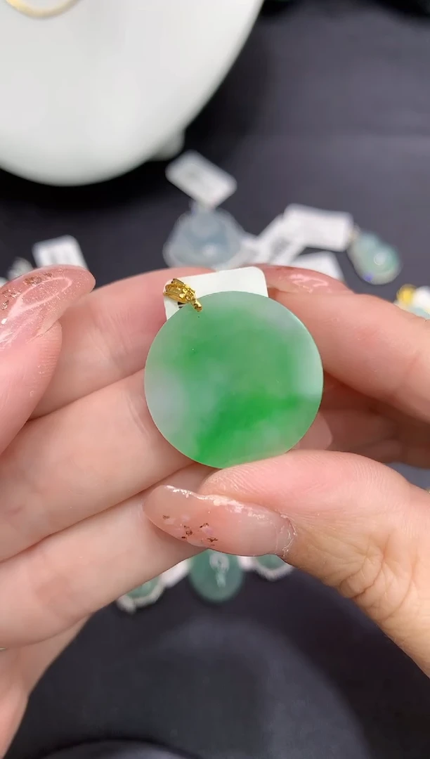 吊坠(不含链)18K金镶嵌翡翠1