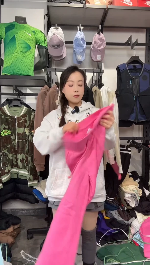 1084 编码 耐克卫衣服饰过款为准 尺码  M