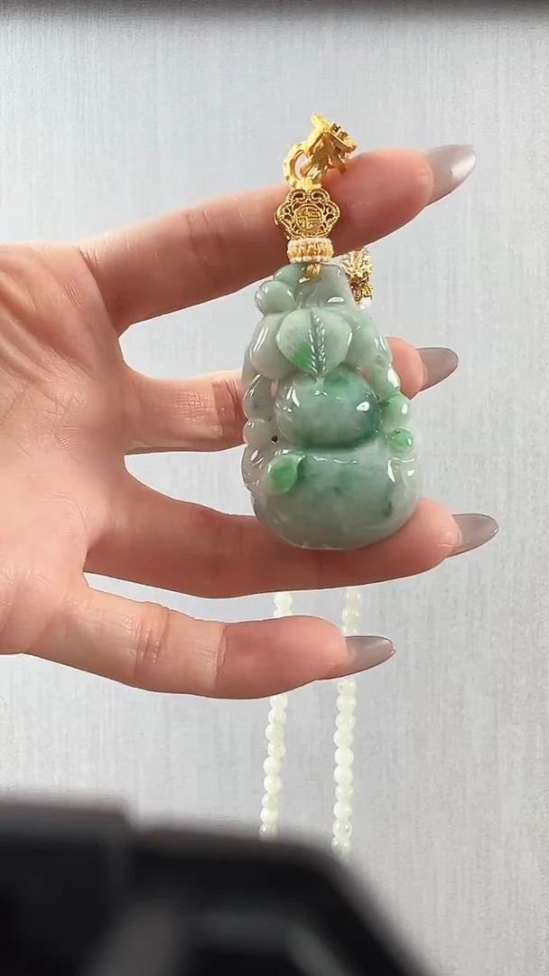 翡翠未镶嵌颈饰葫芦