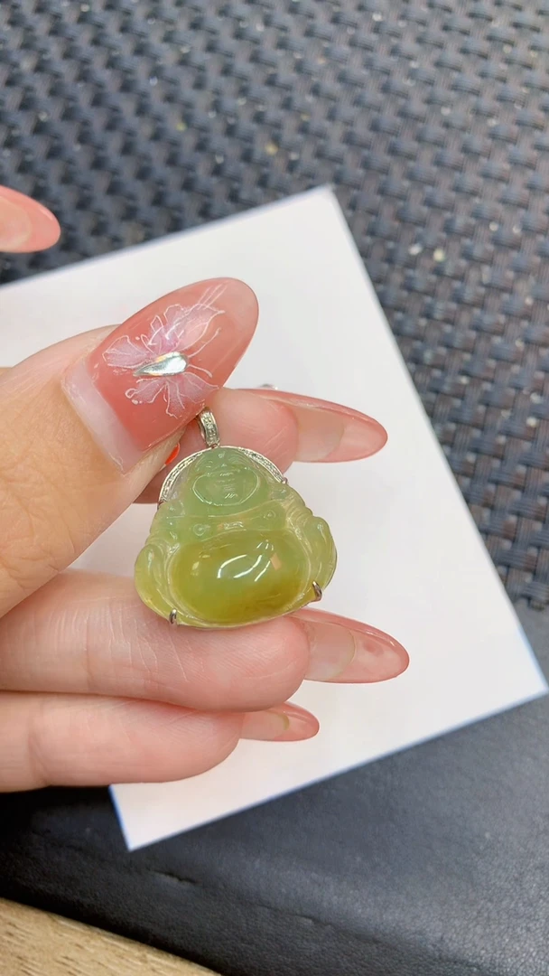 颈饰18K金镶嵌翡翠1