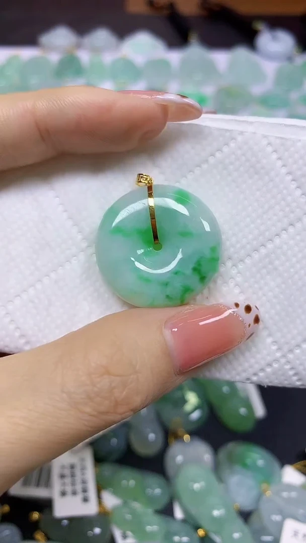 颈饰18K金镶嵌翡翠天然翡翠A货