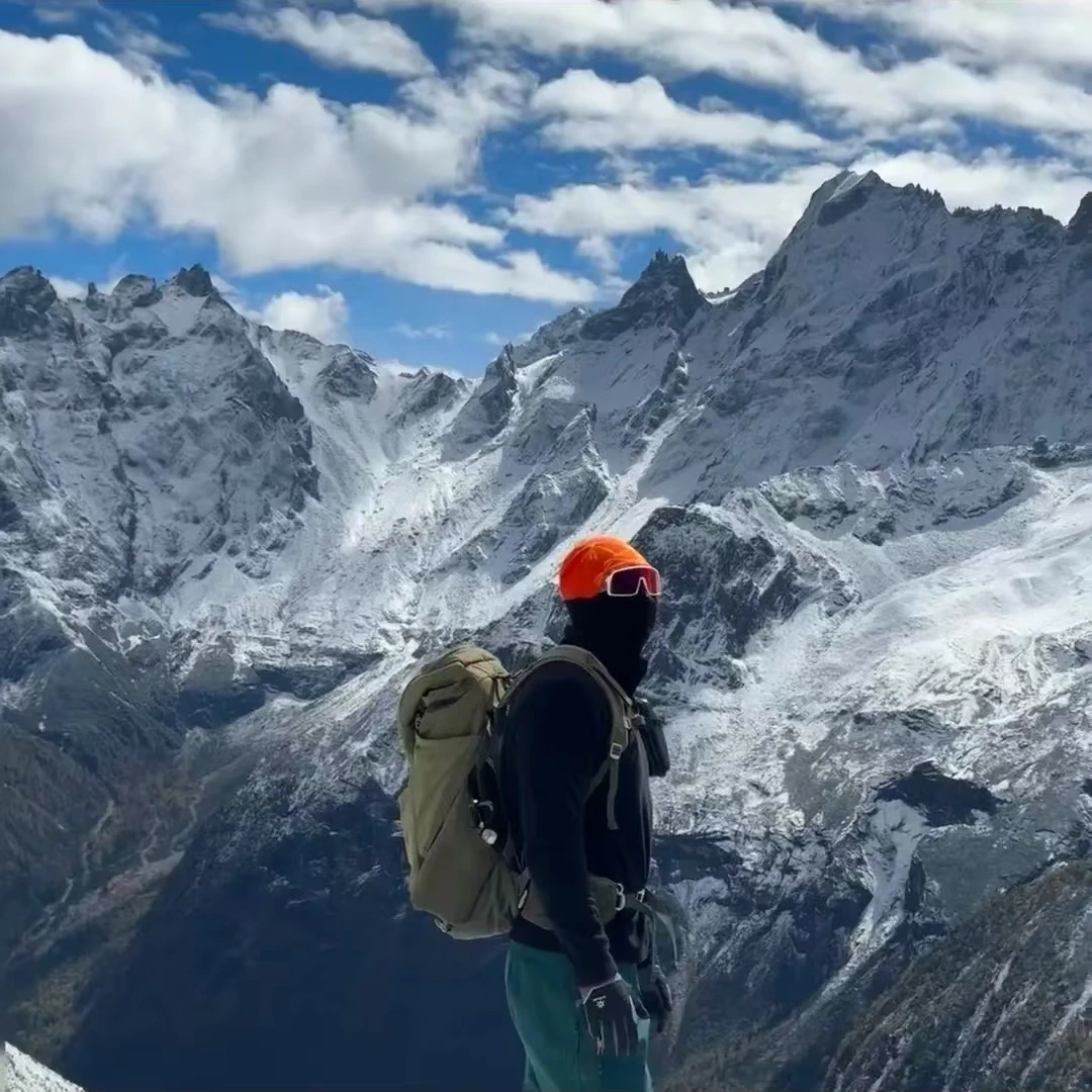 1001卫衣户外男款男士休闲透气运动情侣时尚新潮卫衣