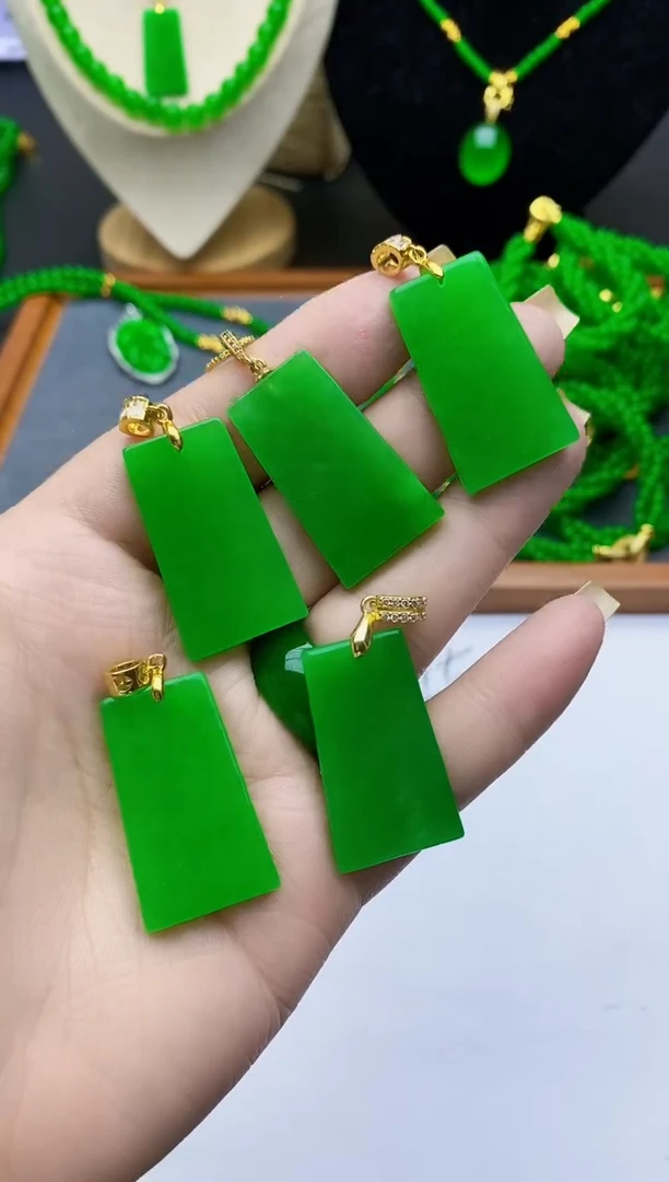 吊坠(不含链)未镶嵌翡翠..