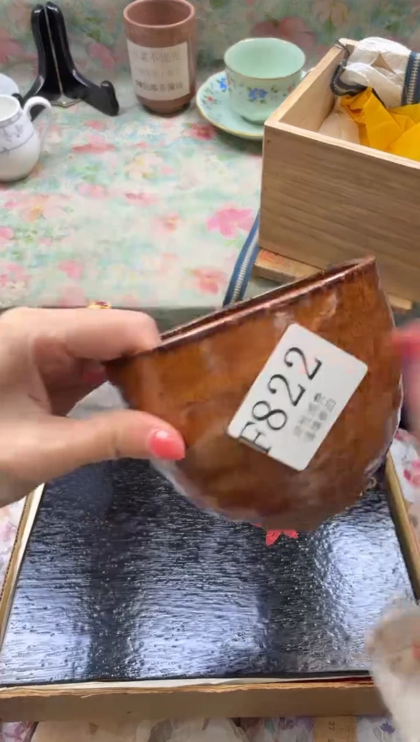 瓷片M****地       F822*